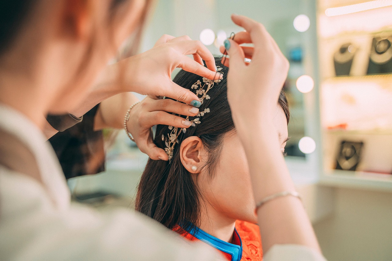 En esta imagen, vemos a una novia con su tiara